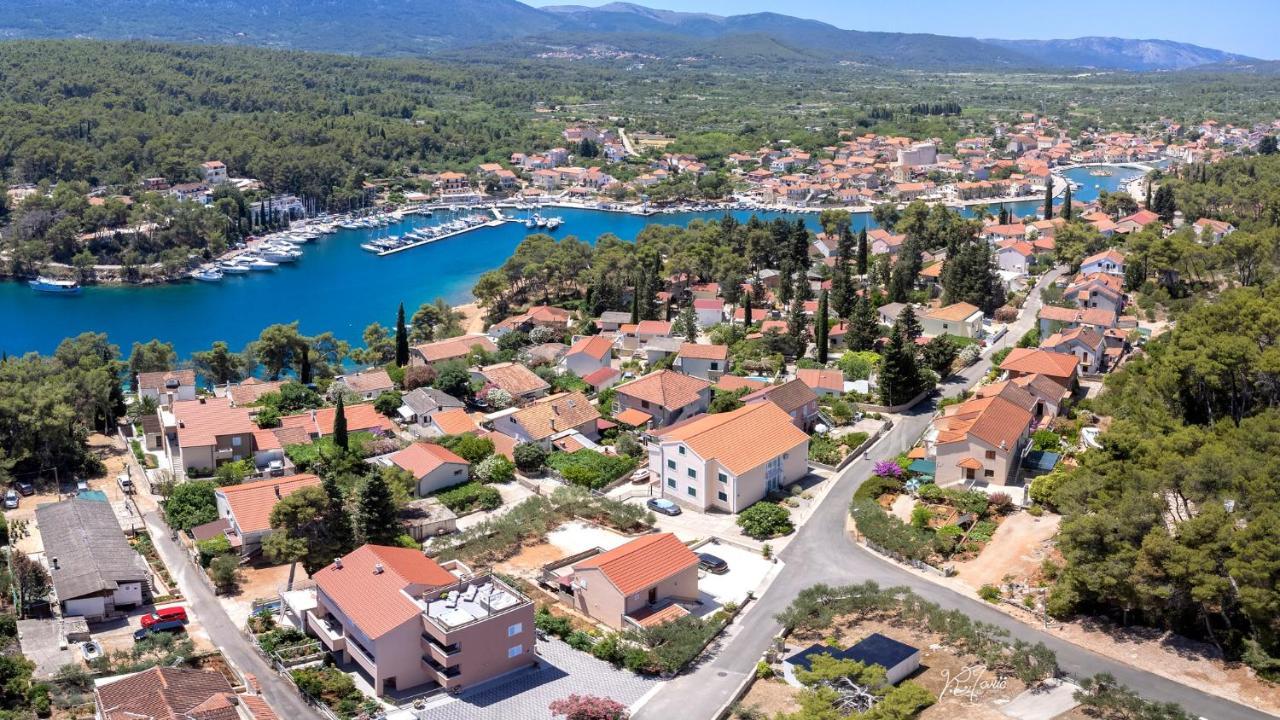 Guest House Marinna Vrboska Buitenkant foto