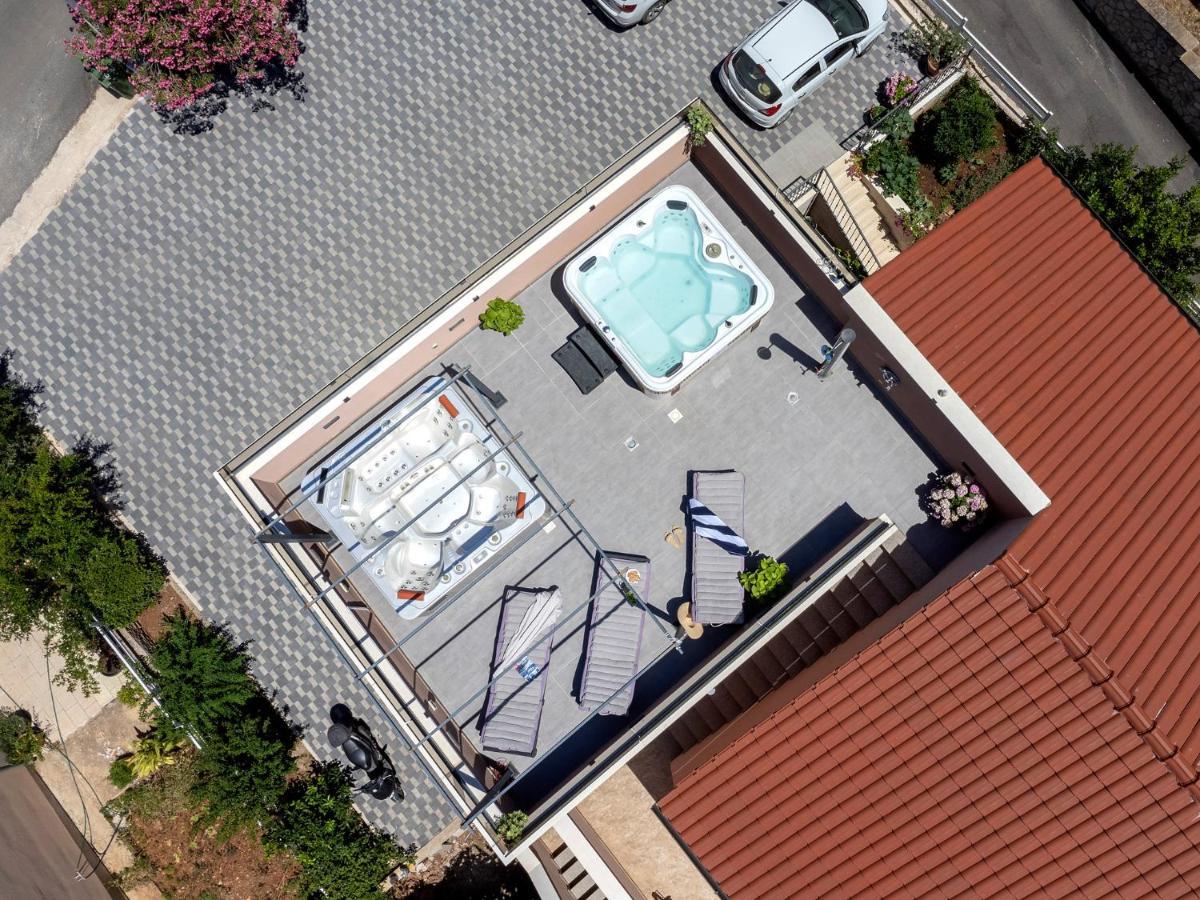 Guest House Marinna Vrboska Buitenkant foto