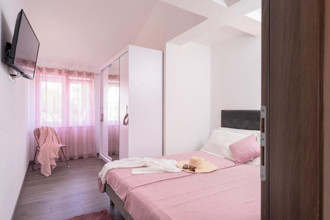 Guest House Marinna Vrboska Buitenkant foto