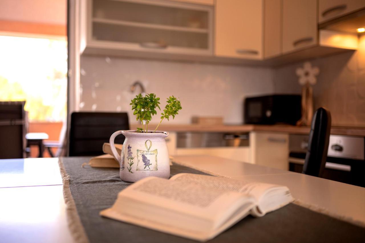 Guest House Marinna Vrboska Buitenkant foto