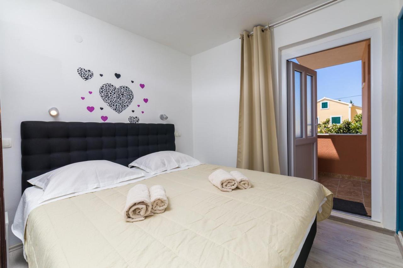 Guest House Marinna Vrboska Buitenkant foto